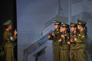 Potret penampilan siswa dalam kostum tentara Belanda