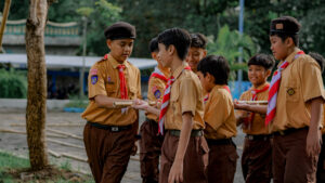 Siswa kelas 5 Primary GIS 3 Jogja mengikuti kegiatan kepramukaan