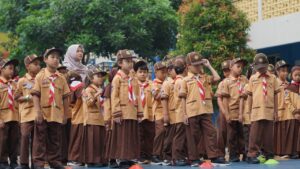 Siswa-siswi tengah mengikuti upacara apel pembukaan kegiatan Fun Cub