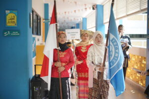 Kirab dari depan ruang kelas 1 sampai hall menjadi pembuka Ethnic Show