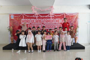 Sesi penyerahan hadiah kepada para pemenang lomba