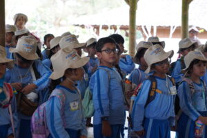 Anak-anak tiba di Erista Garden dan memperoleh sambutan hangat