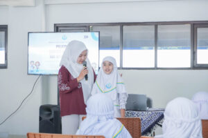 TIP diajak melakukan refleksi bersama Ms. Wulan sebelum memulai pelatihan
